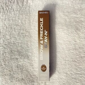 Sacheu brow & freckle